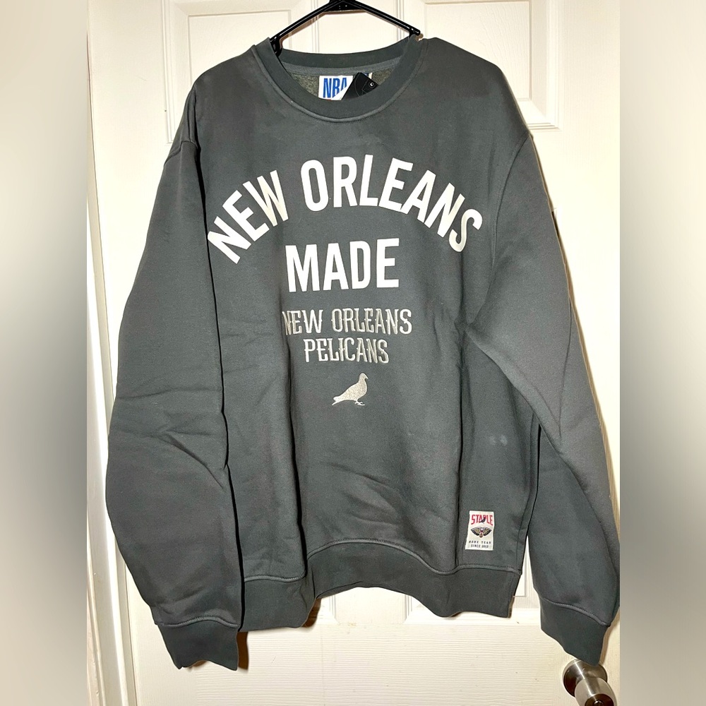 NEW WITH TAGS!! NBA MENS XL NO PELICANS SWEATER